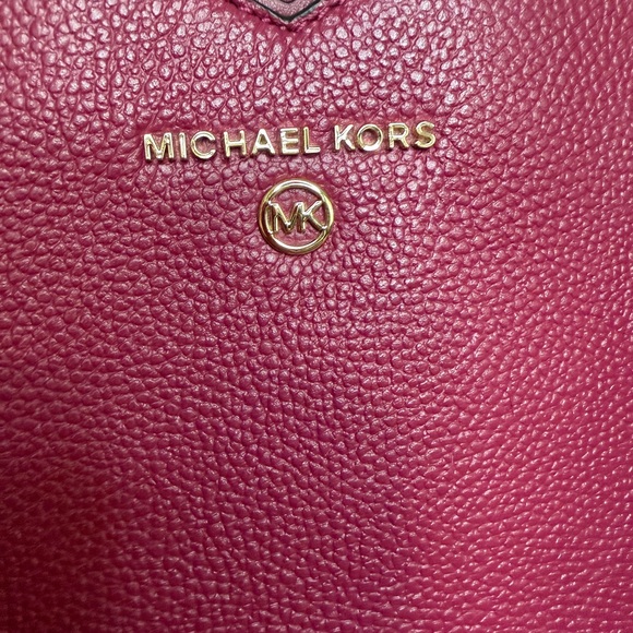 Michael Kors- Mae 100% Leather Tote Bag - Picture 5 of 11
